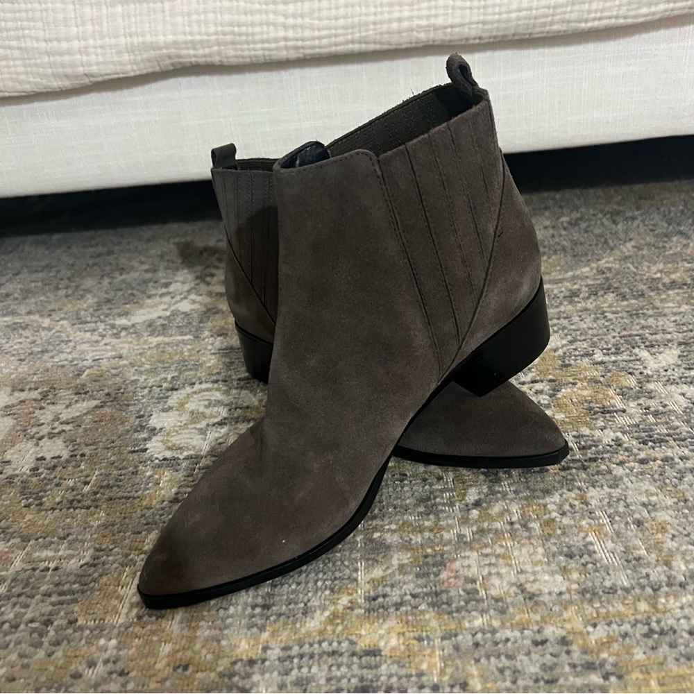Marc Fisher Booties Women’s 7.5